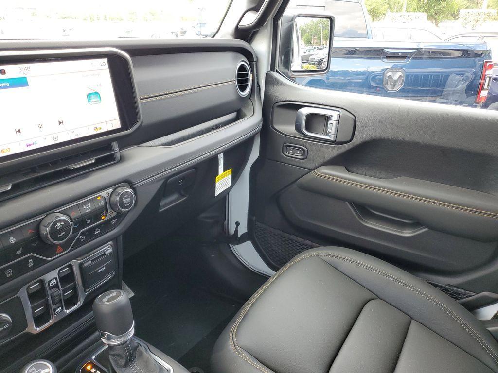 new 2025 Jeep Wrangler car, priced at $45,190
