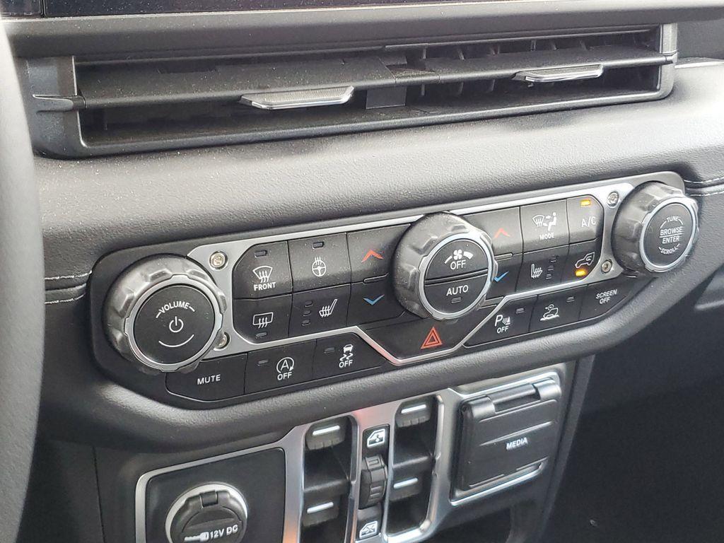 new 2025 Jeep Wrangler car, priced at $45,190