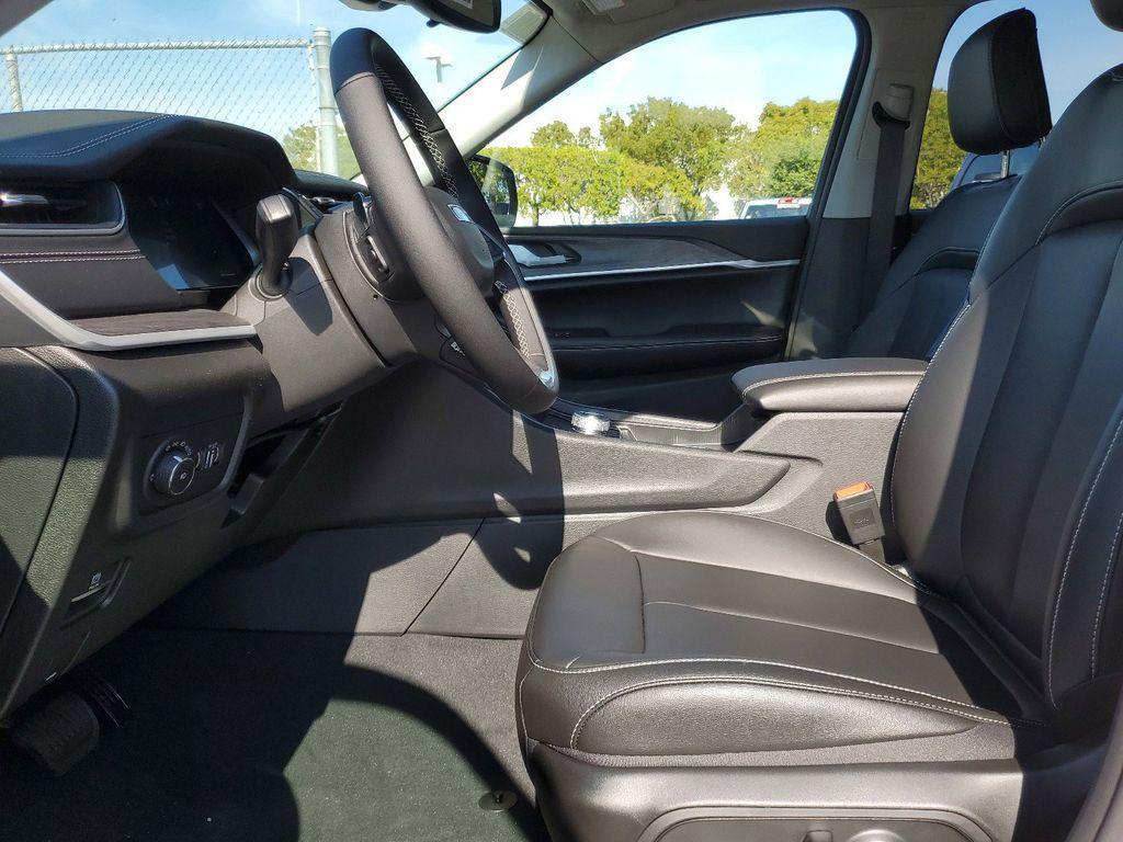 new 2025 Jeep Grand Cherokee L car, priced at $43,605