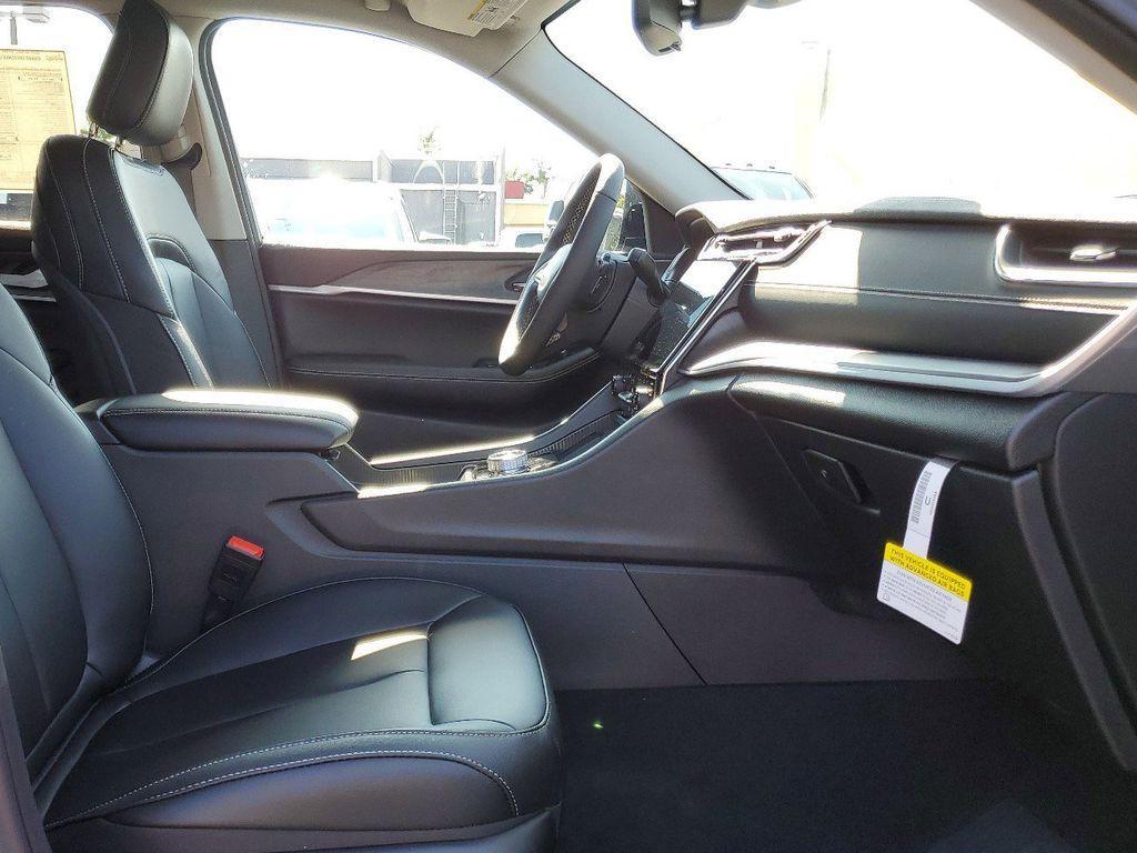 new 2025 Jeep Grand Cherokee L car, priced at $43,605