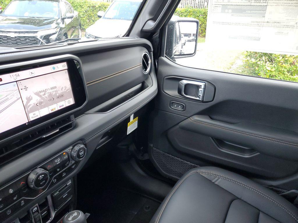 new 2025 Jeep Wrangler car, priced at $45,727