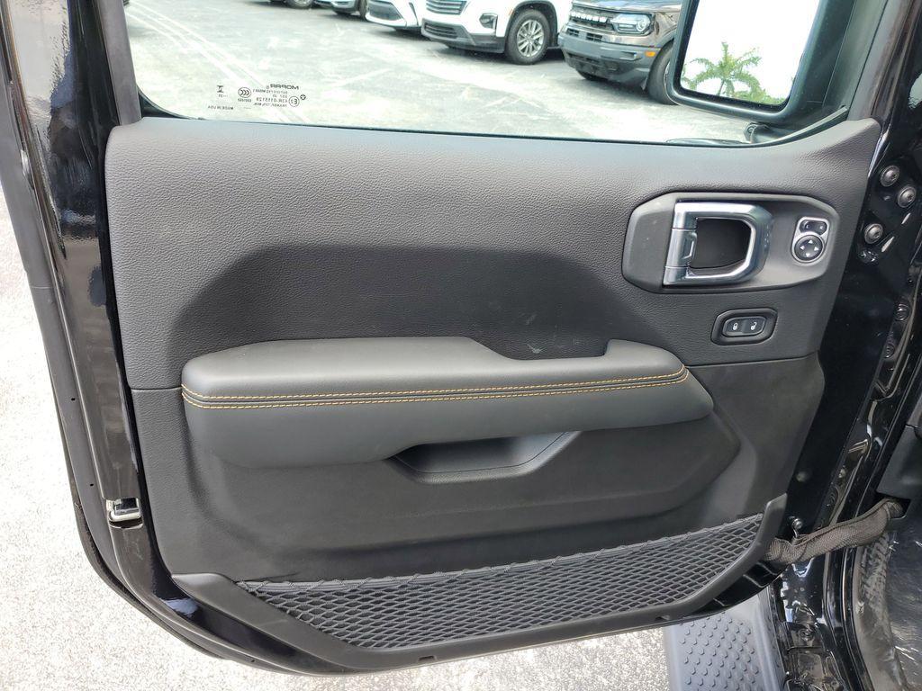 new 2025 Jeep Wrangler car, priced at $45,727
