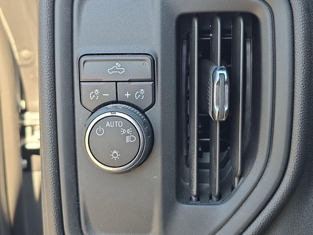 used 2024 Chevrolet Silverado 1500 car, priced at $29,990