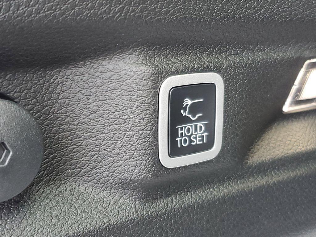 new 2025 Jeep Grand Cherokee L car, priced at $39,325