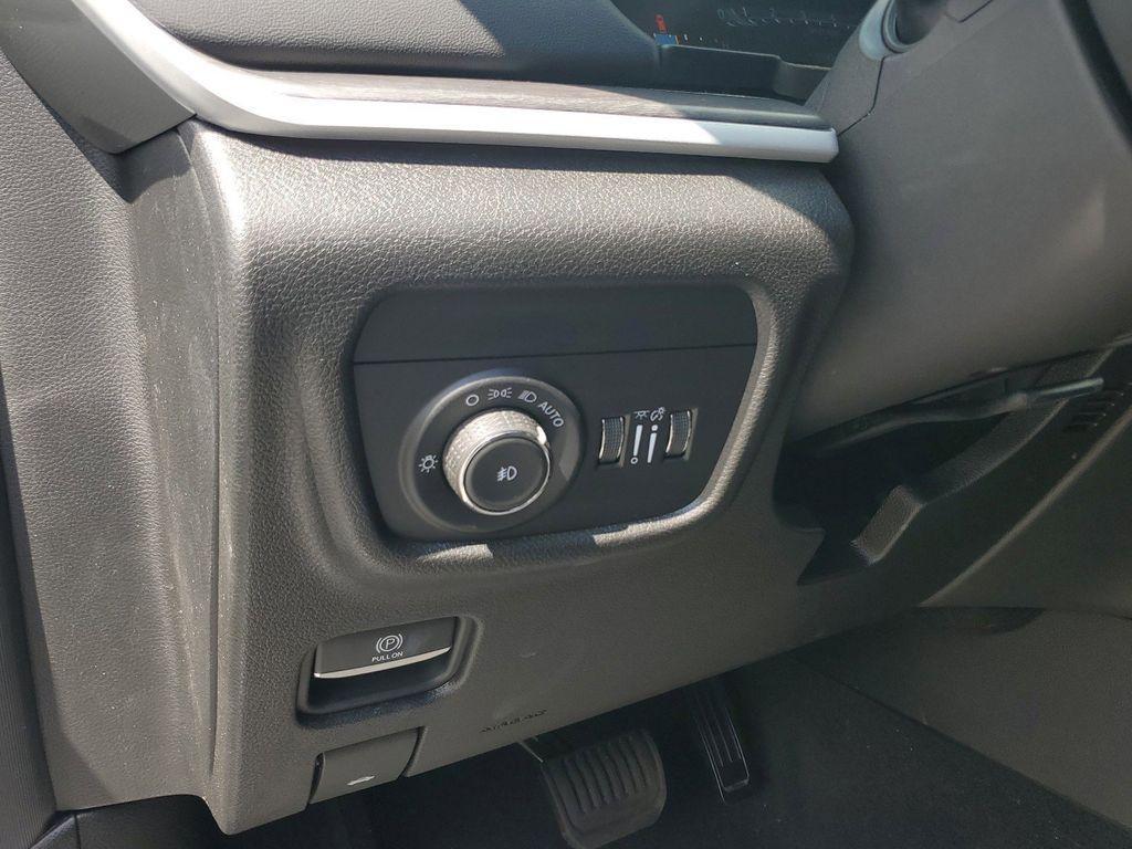 new 2025 Jeep Grand Cherokee car, priced at $33,095