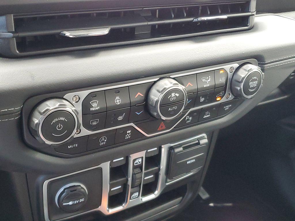 new 2025 Jeep Wrangler car, priced at $46,740