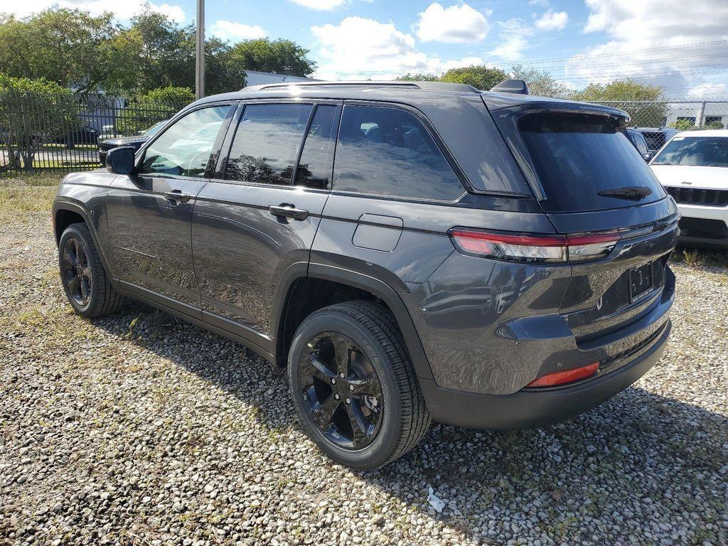 new 2025 Jeep Grand Cherokee car, priced at $38,175