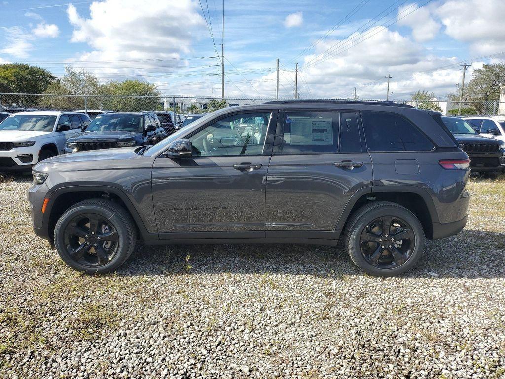 new 2025 Jeep Grand Cherokee car, priced at $38,175