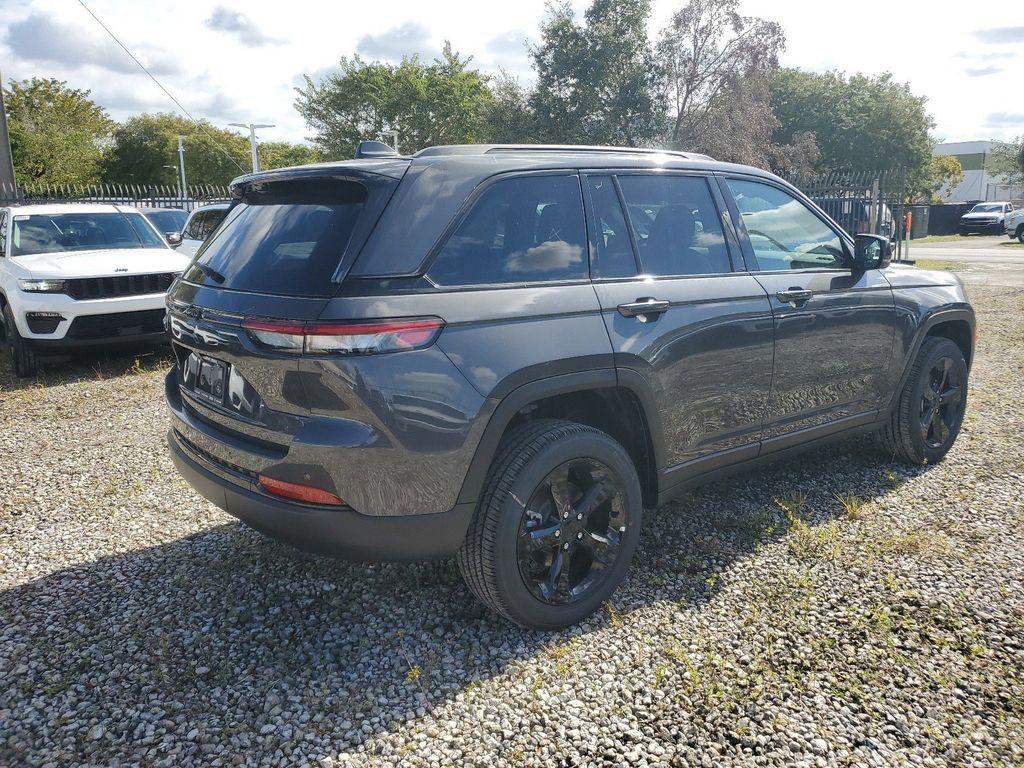 new 2025 Jeep Grand Cherokee car, priced at $38,175