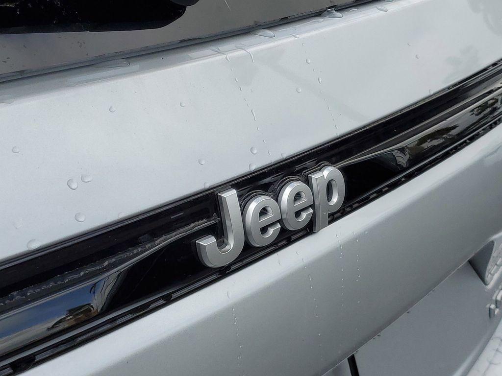 new 2025 Jeep Grand Cherokee car, priced at $35,100