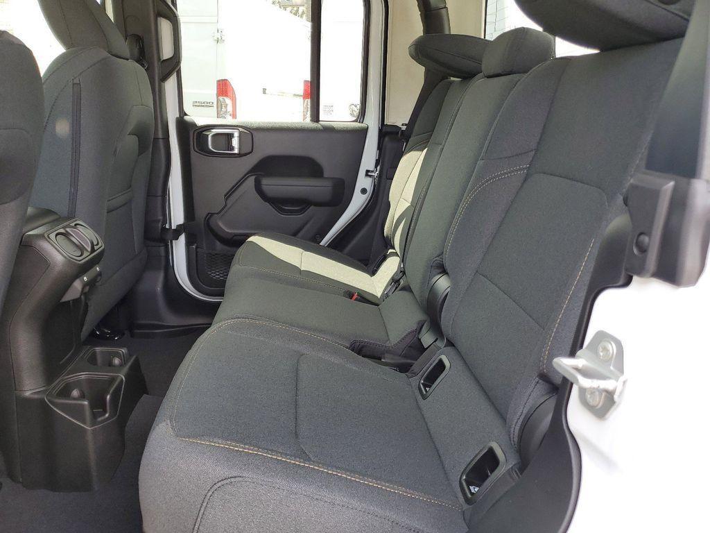 new 2025 Jeep Gladiator car, priced at $37,578