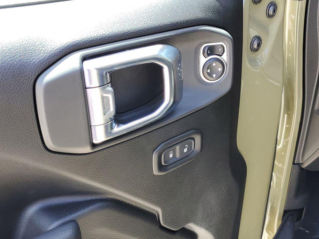 new 2025 Jeep Wrangler car, priced at $39,675