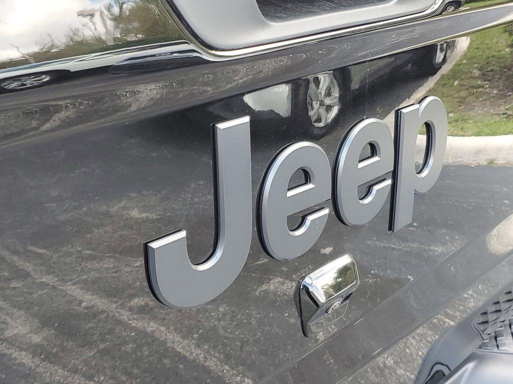 new 2025 Jeep Gladiator car, priced at $40,880