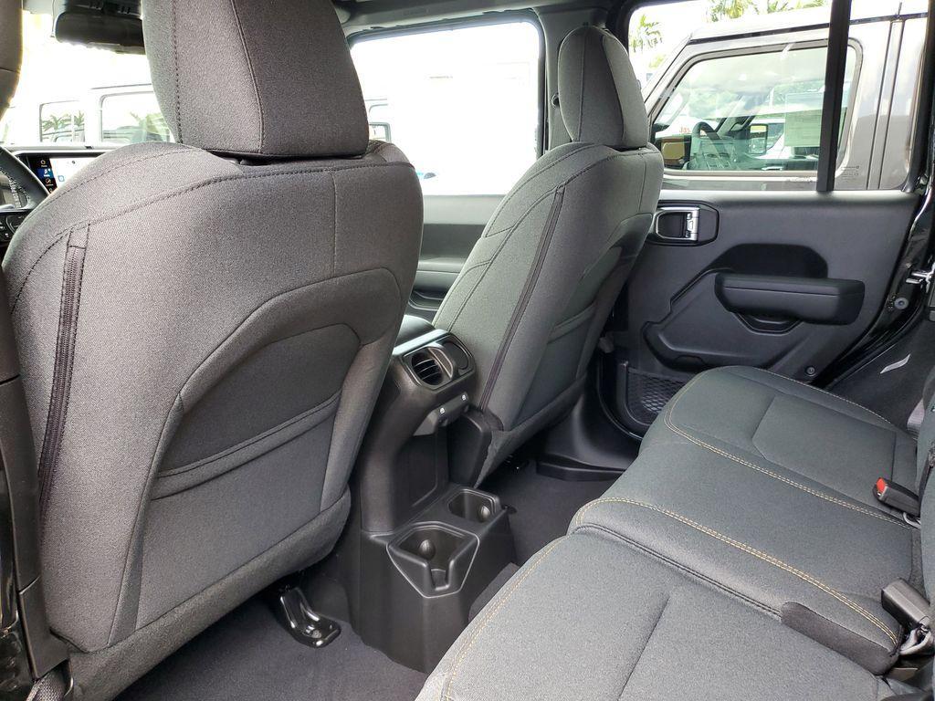 new 2025 Jeep Wrangler car, priced at $41,671