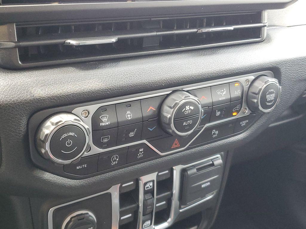 new 2025 Jeep Wrangler car, priced at $41,671