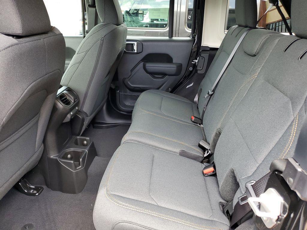 new 2025 Jeep Wrangler car, priced at $41,671