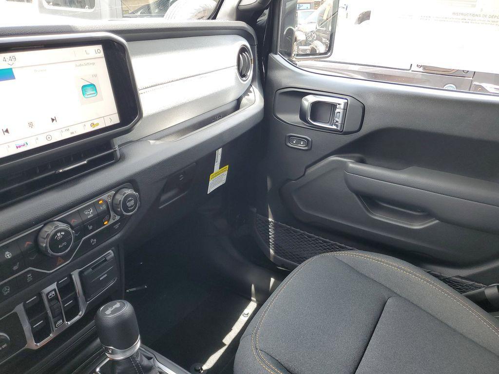 new 2025 Jeep Wrangler car, priced at $41,671