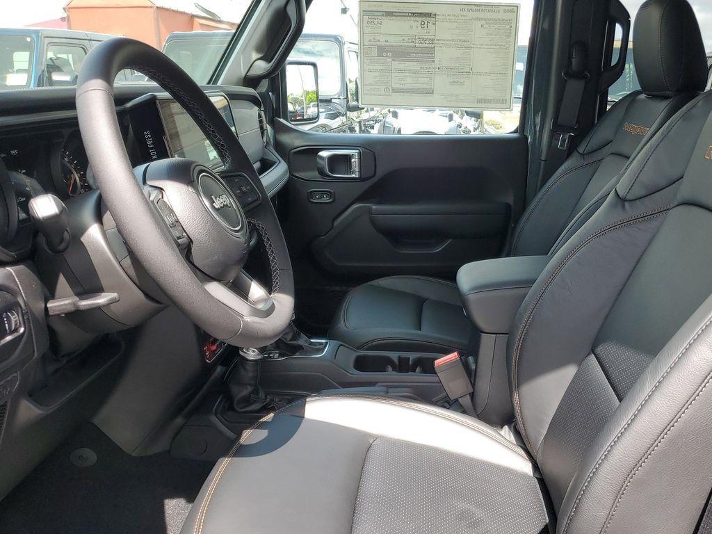 new 2025 Jeep Gladiator car, priced at $45,870