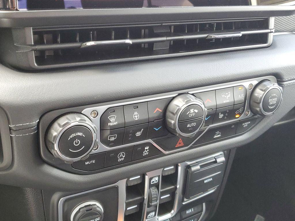 new 2025 Jeep Gladiator car, priced at $45,870