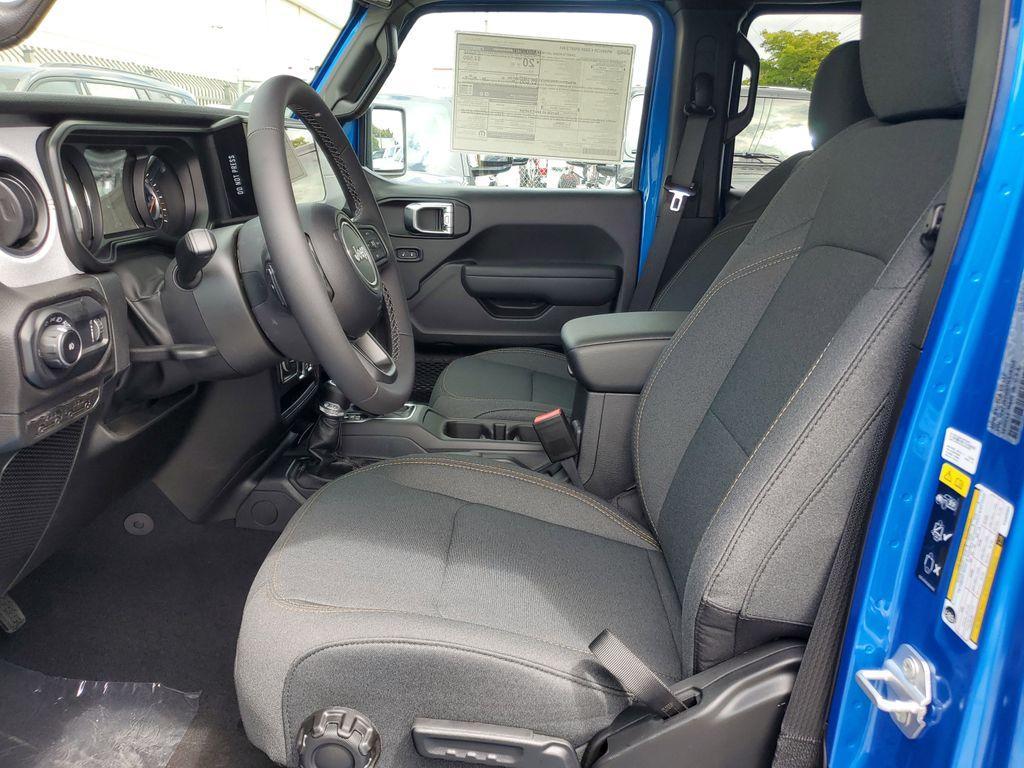 new 2025 Jeep Wrangler car, priced at $40,672