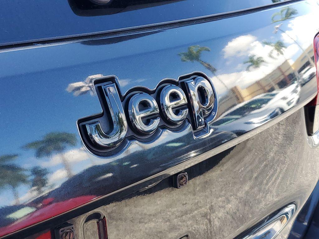 used 2015 Jeep Grand Cherokee car, priced at $9,990