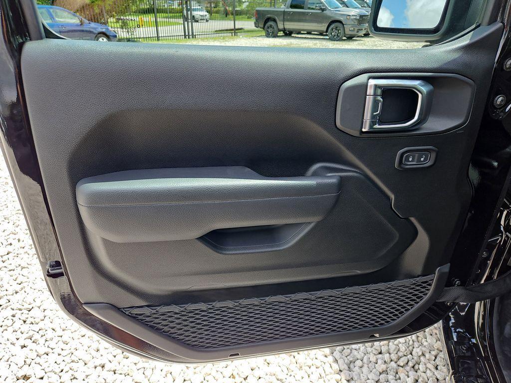 new 2025 Jeep Gladiator car, priced at $34,590