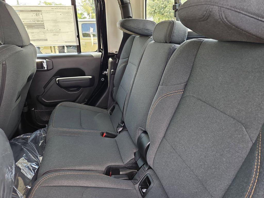 new 2025 Jeep Gladiator car, priced at $34,590