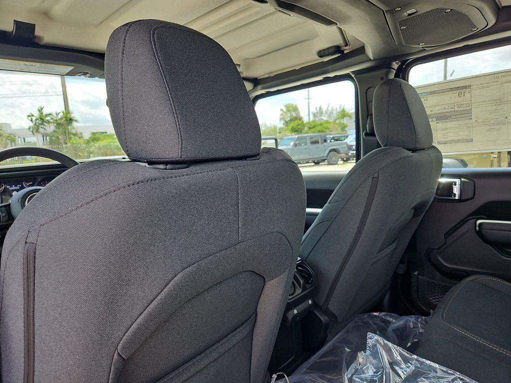 new 2025 Jeep Gladiator car, priced at $30,590