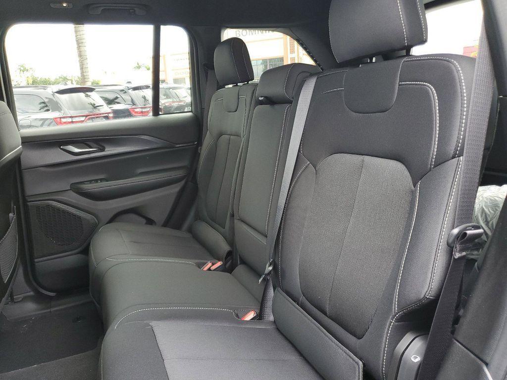 new 2025 Jeep Grand Cherokee car, priced at $31,250