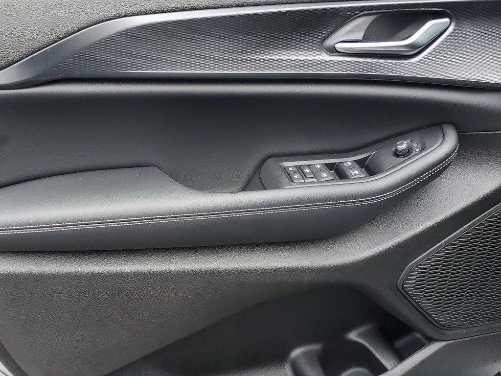 new 2025 Jeep Grand Cherokee car, priced at $31,250