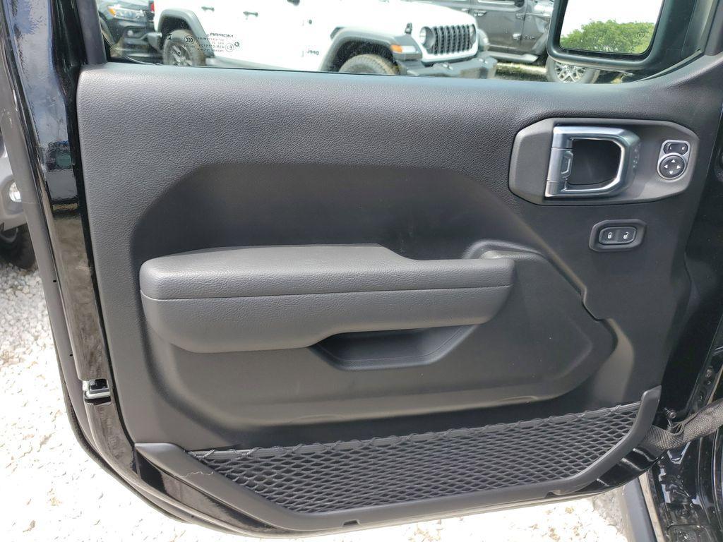 new 2025 Jeep Wrangler car, priced at $48,743