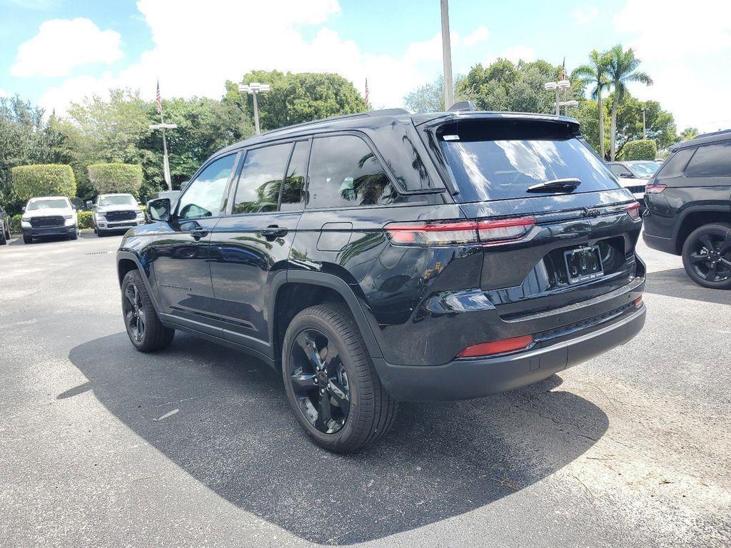 new 2025 Jeep Grand Cherokee car, priced at $41,005