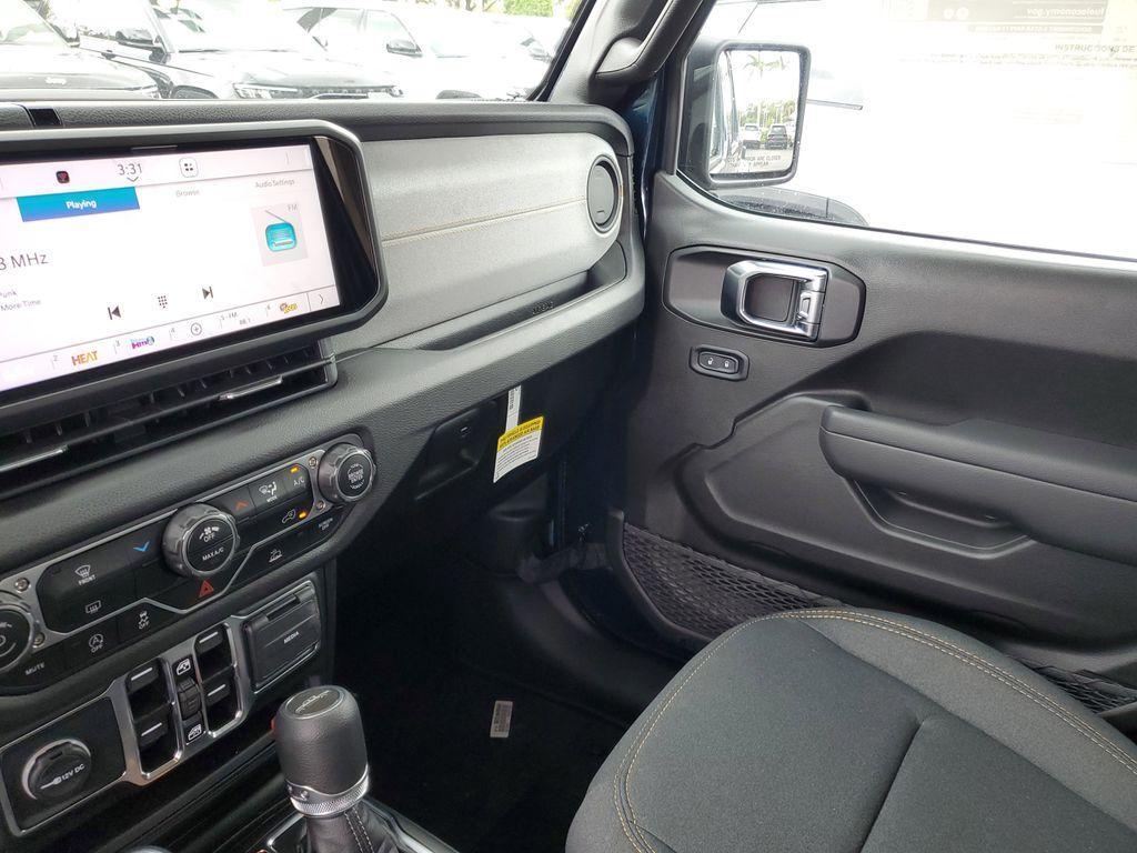 new 2025 Jeep Gladiator car, priced at $36,980