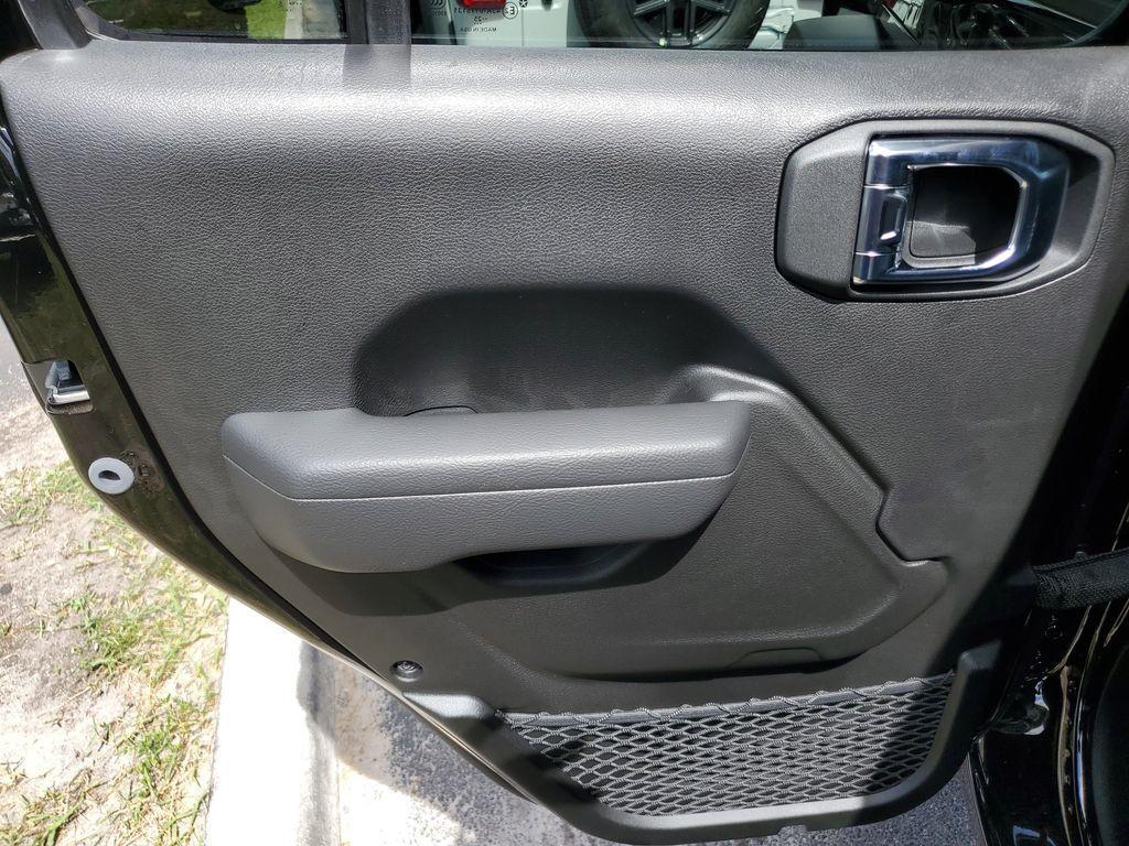 new 2025 Jeep Wrangler car, priced at $41,671