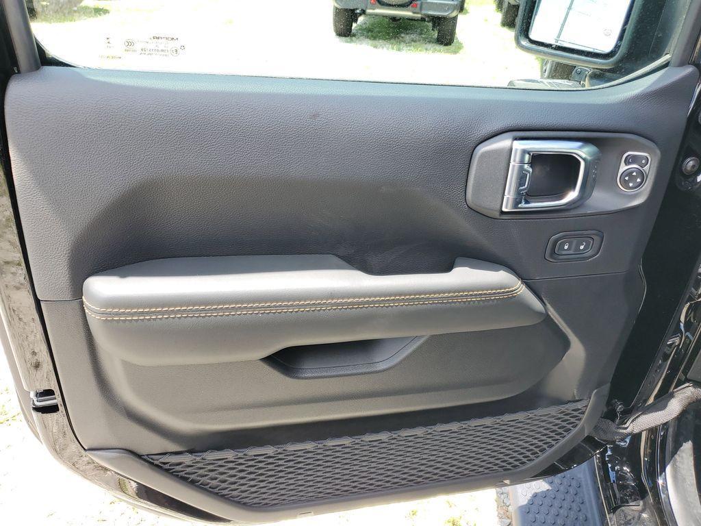 new 2025 Jeep Wrangler car, priced at $45,727