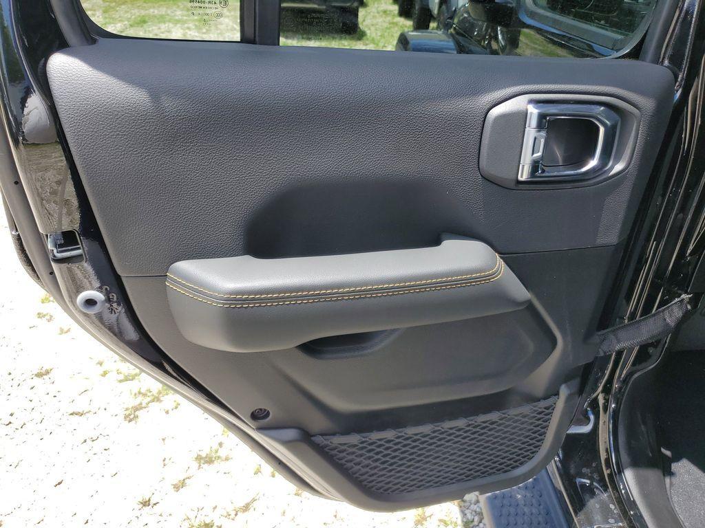 new 2025 Jeep Wrangler car, priced at $45,727