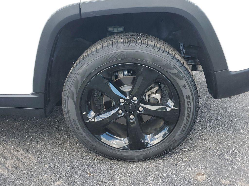 new 2025 Jeep Grand Cherokee car, priced at $43,810