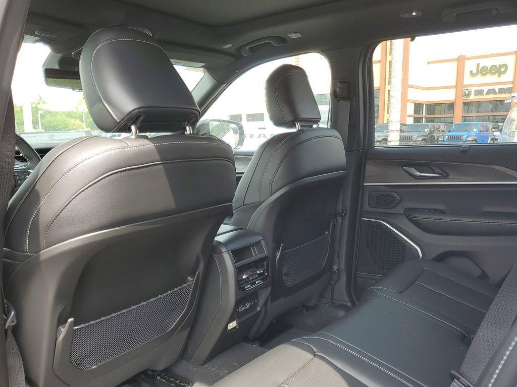 new 2025 Jeep Grand Cherokee car, priced at $43,810