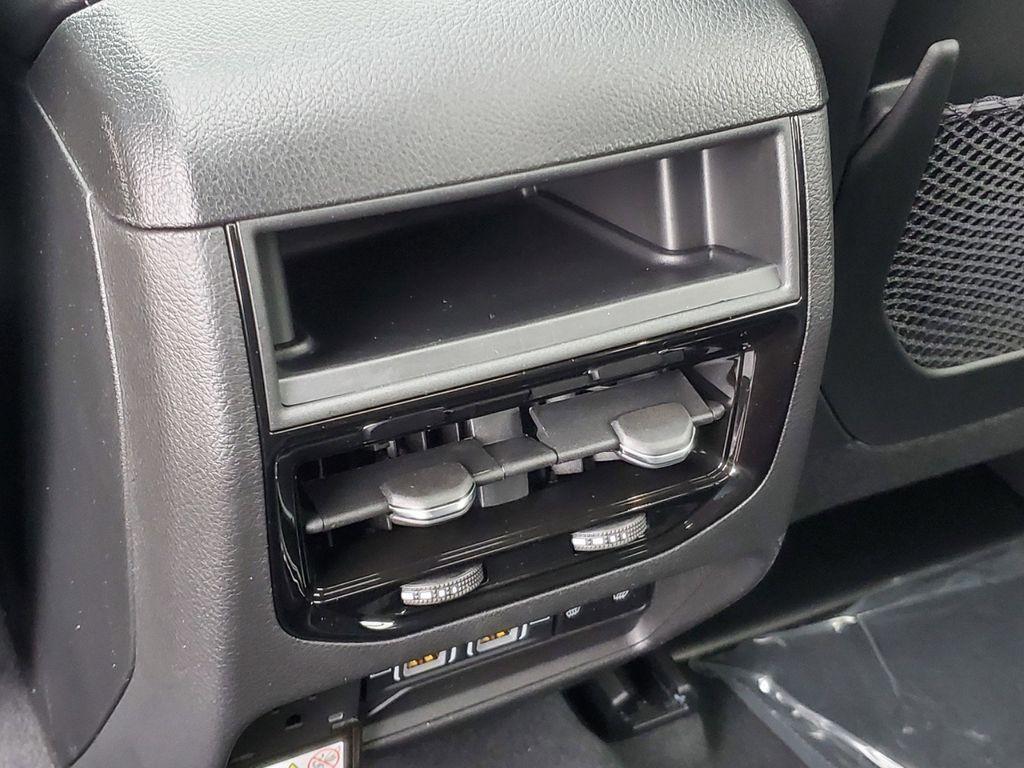 new 2025 Jeep Grand Cherokee car, priced at $41,600