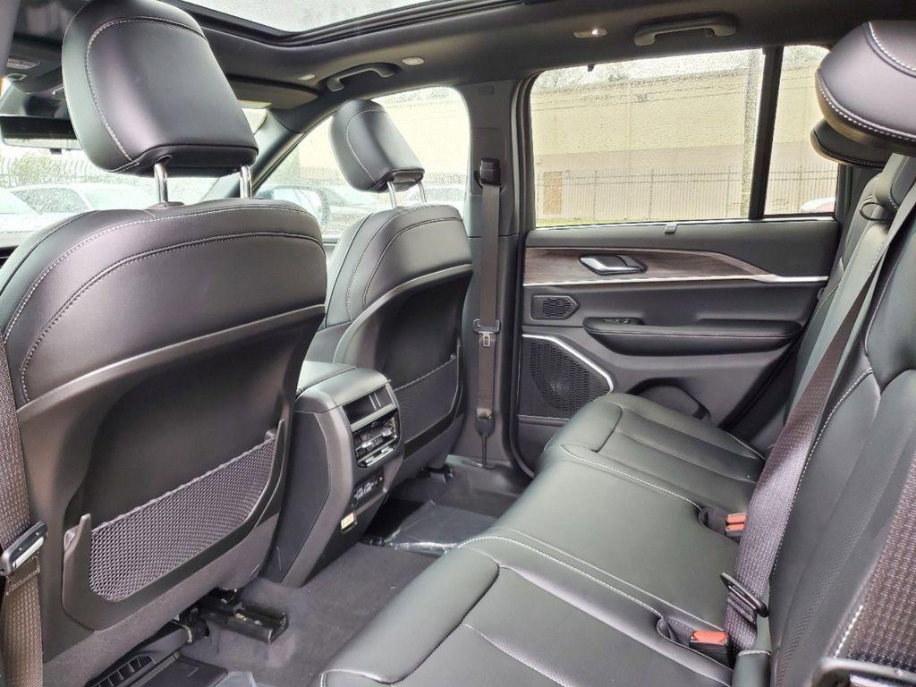 new 2025 Jeep Grand Cherokee car, priced at $41,600