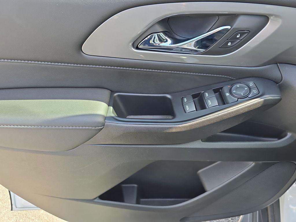 used 2023 Chevrolet Traverse car, priced at $24,490