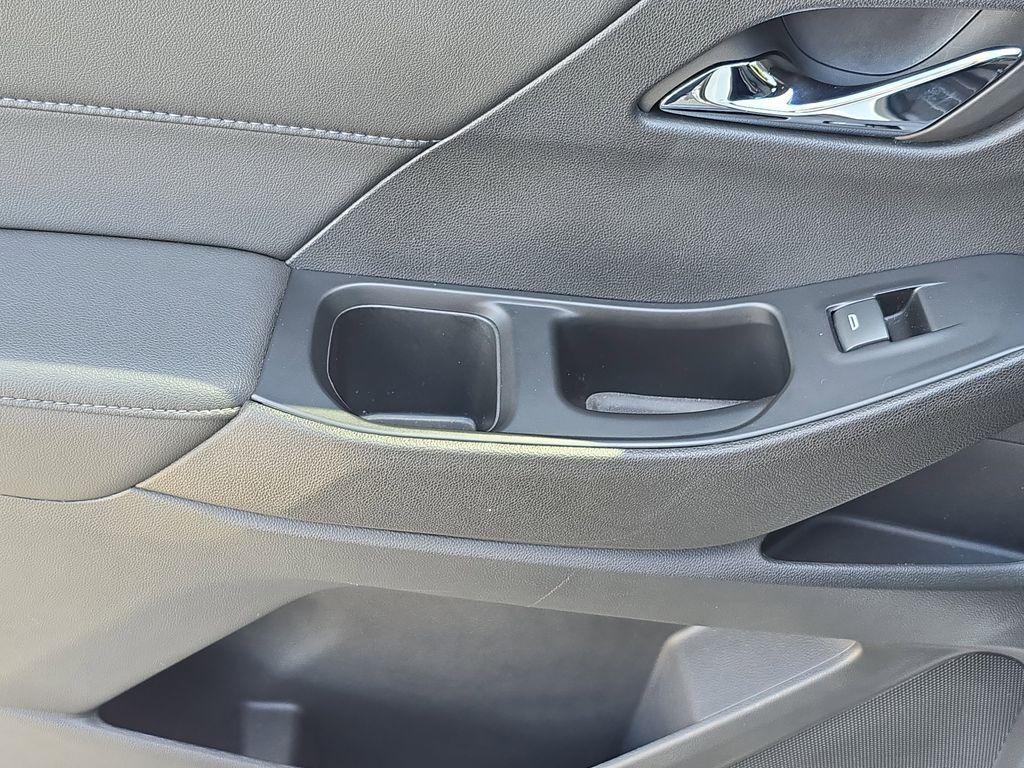 used 2023 Chevrolet Traverse car, priced at $24,490