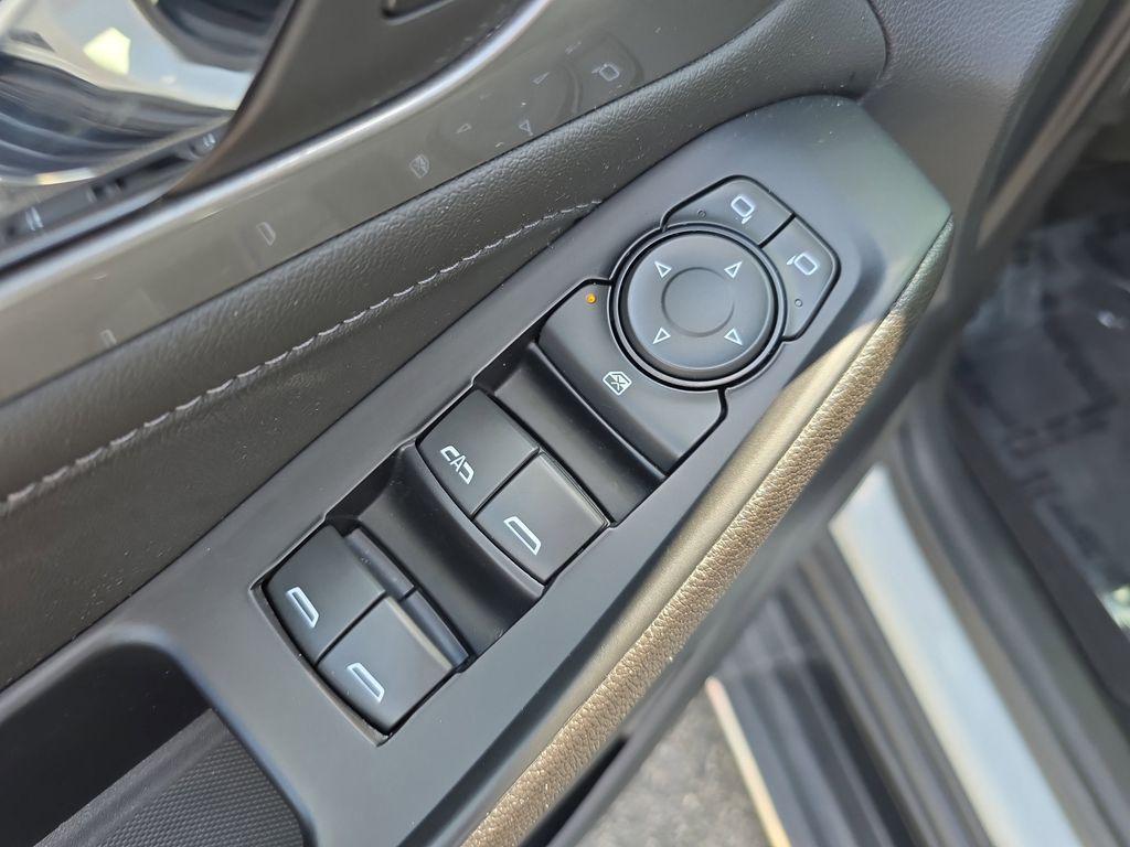 used 2023 Chevrolet Traverse car, priced at $24,490