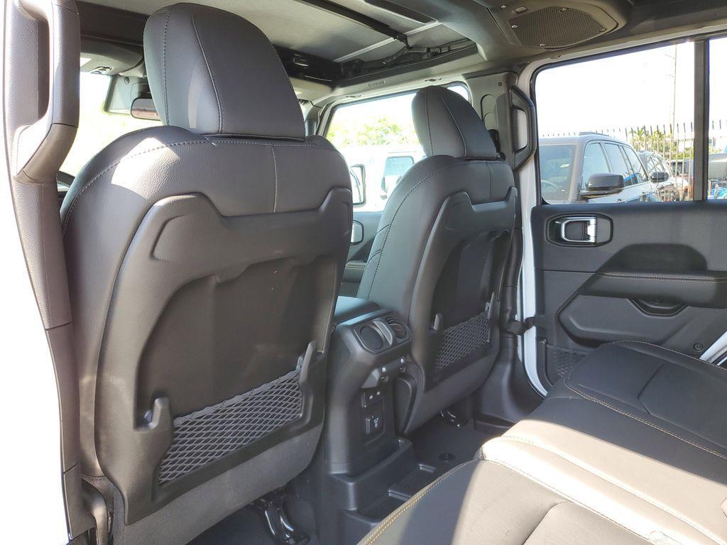 new 2025 Jeep Wrangler car, priced at $45,977
