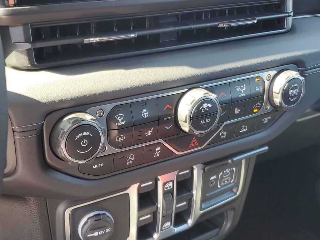 new 2025 Jeep Wrangler car, priced at $45,977