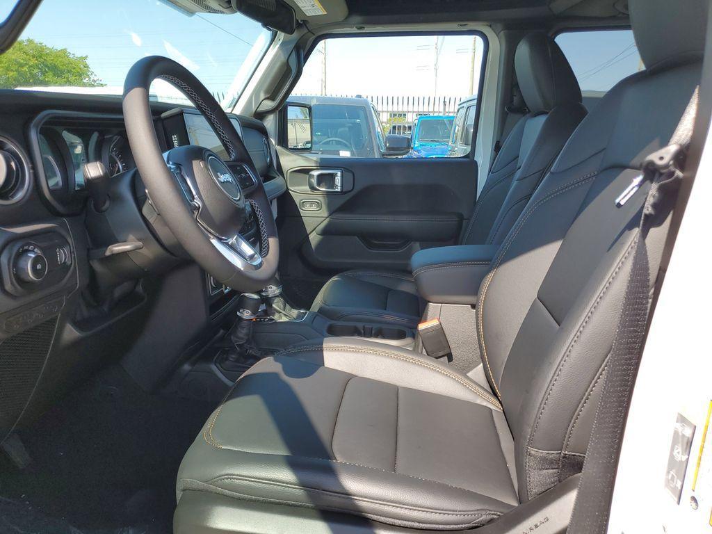 new 2025 Jeep Wrangler car, priced at $45,977
