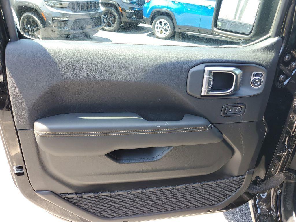 new 2025 Jeep Wrangler car, priced at $48,822