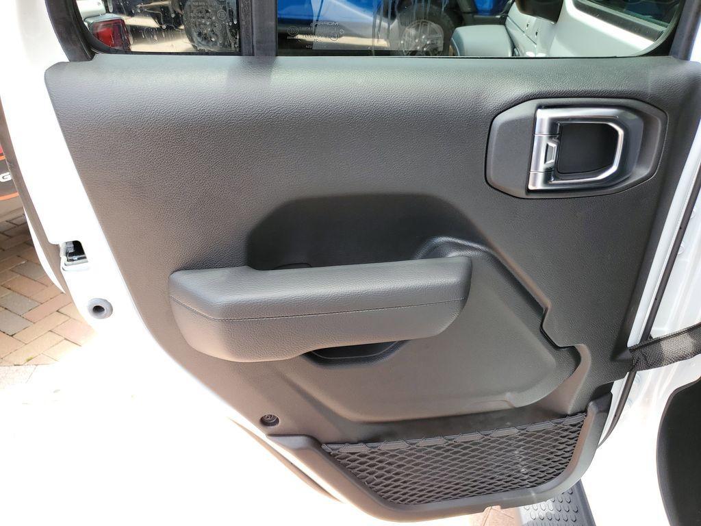 new 2025 Jeep Wrangler car, priced at $41,076