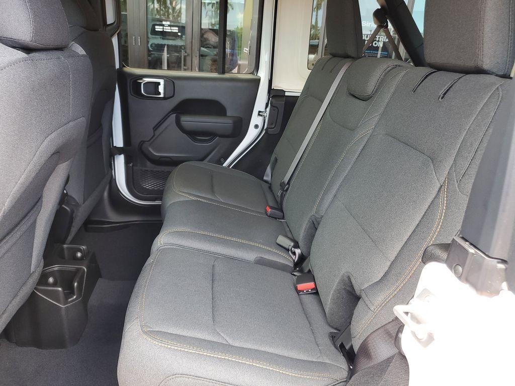 new 2025 Jeep Wrangler car, priced at $41,076