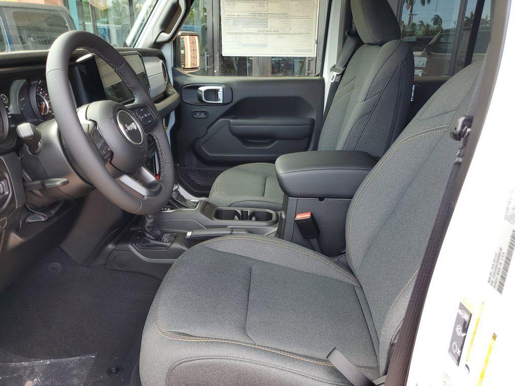new 2025 Jeep Wrangler car, priced at $41,076